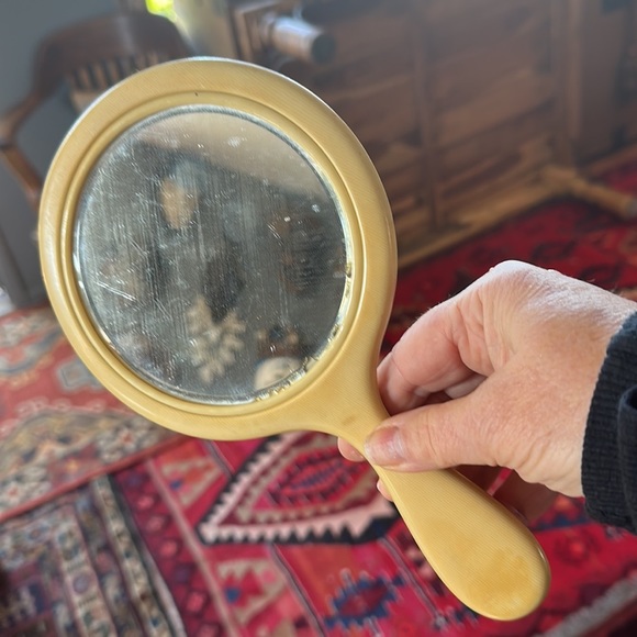 Antique Ivory Celluloid Vanity Set. 4 containers w lids, 1 hand mirror & 3 hooks - Picture 10 of 16